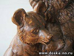 Деревянная скульптура медведицы с медвежатами. Ручная работа.