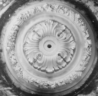 Изысканная розетка с цветочным орнаметом для Вашего домашнего интерьера!